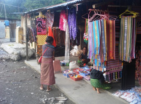 Mercado: venda de tais e "muitas muitas" outras coisas; @2013